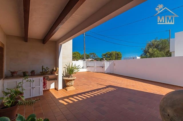 3 soveværelse Villa til salg i Es Castell med swimmingpool - € 590.000 (Ref: 7161555)