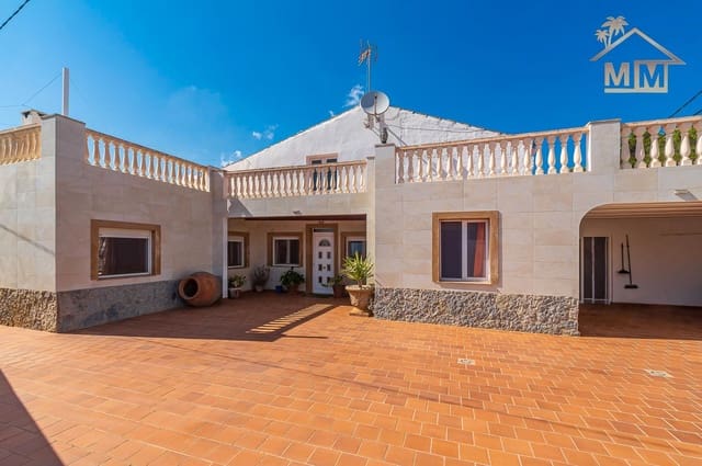 3 soveværelse Villa til salg i Es Castell med swimmingpool - € 590.000 (Ref: 7161555)