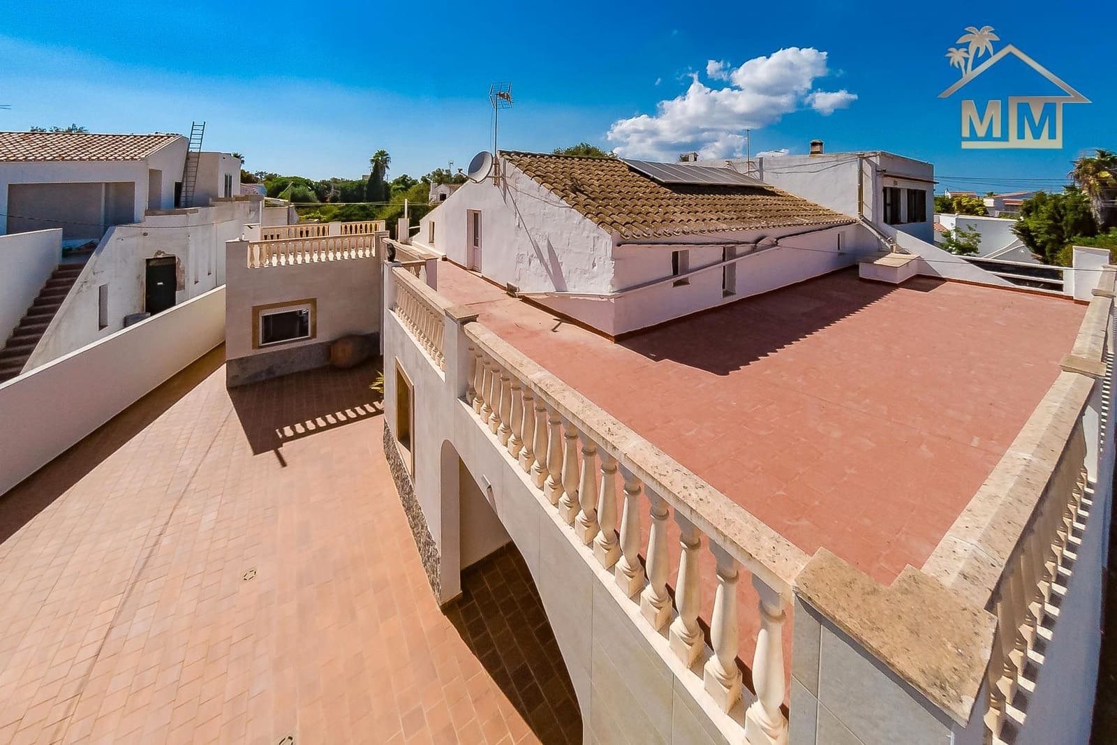 3 soveværelse Villa til salg i Es Castell med swimmingpool - € 590.000 (Ref: 7161555)