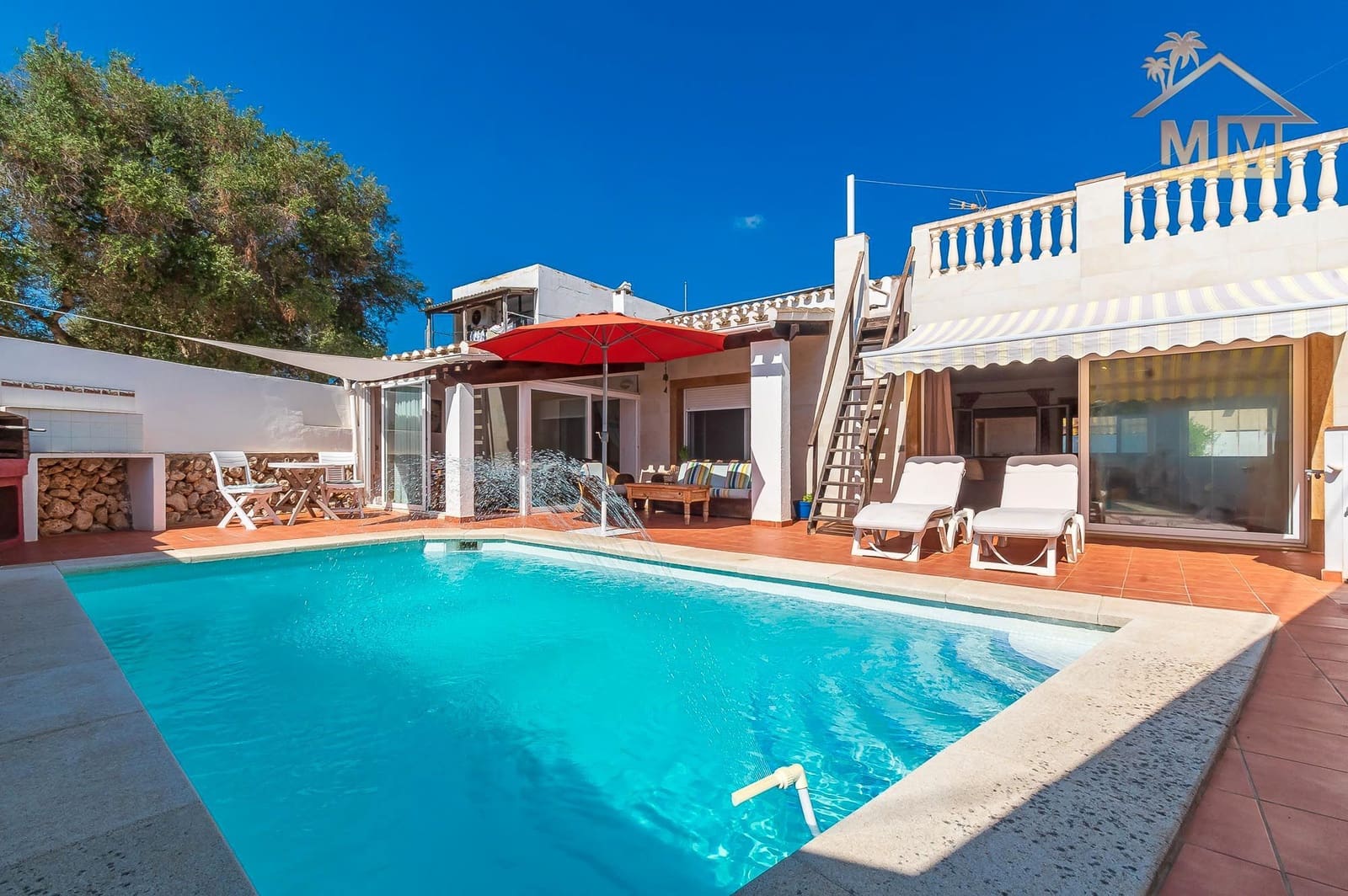 3 soveværelse Villa til salg i Es Castell med swimmingpool - € 590.000 (Ref: 7161555)