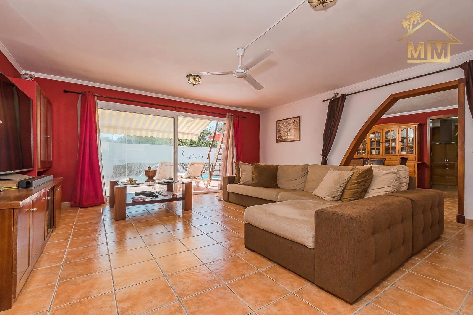 3 soveværelse Villa til salg i Es Castell med swimmingpool - € 590.000 (Ref: 7161555)