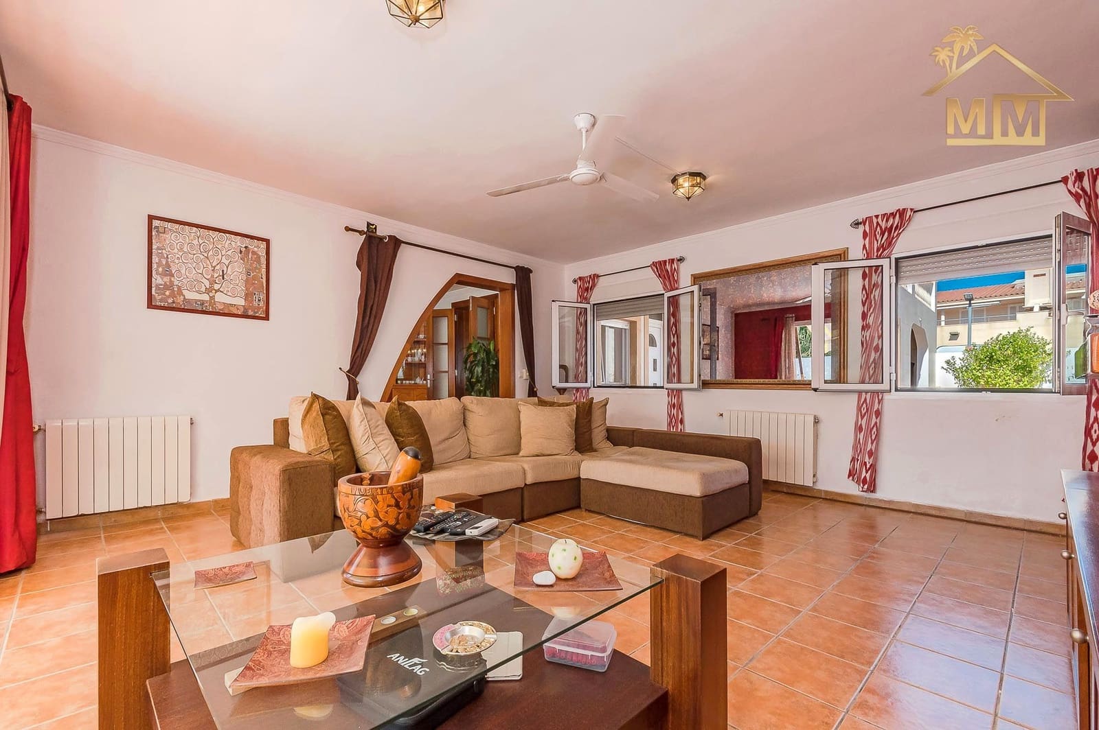 3 soveværelse Villa til salg i Es Castell med swimmingpool - € 590.000 (Ref: 7161555)