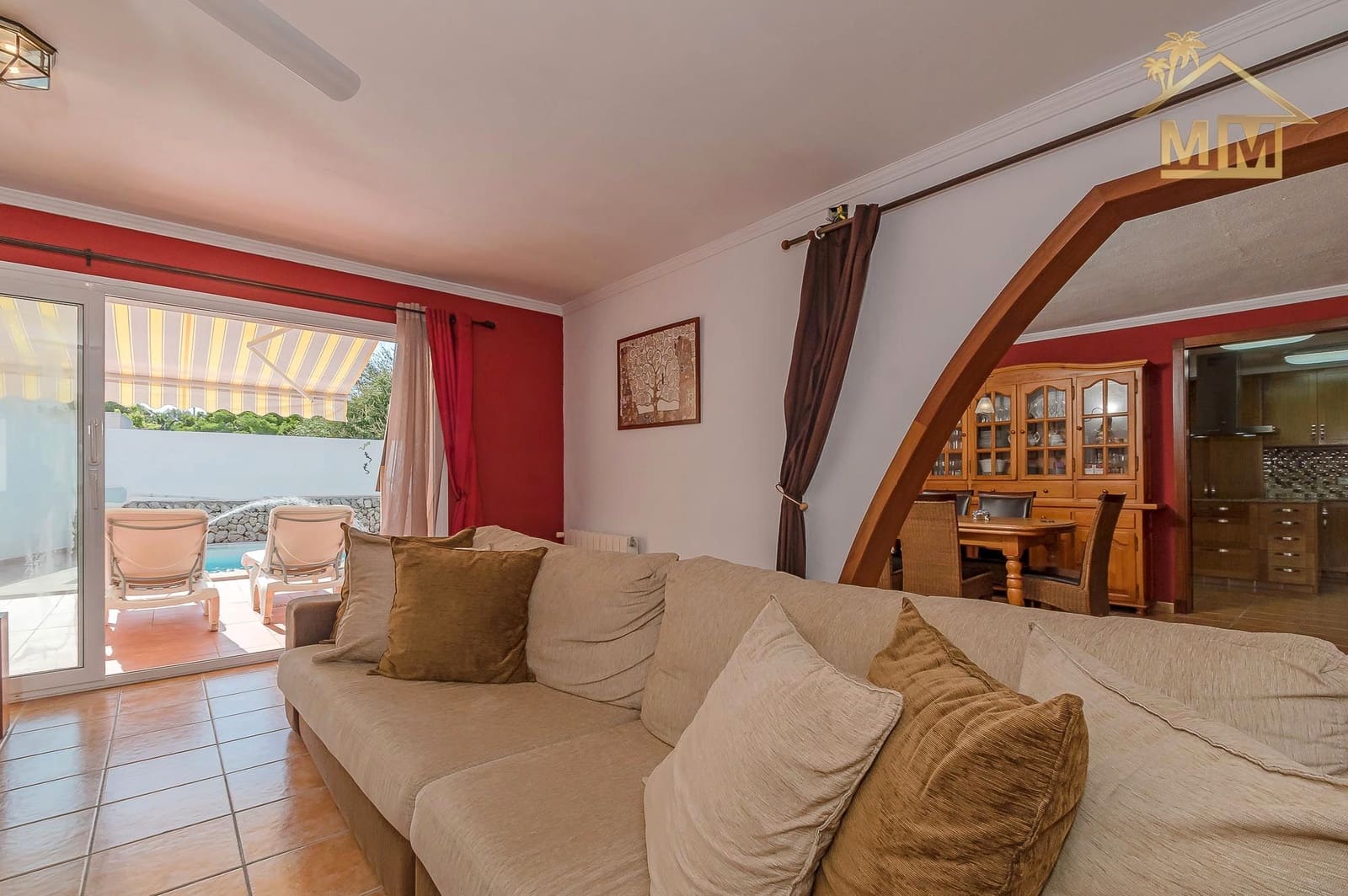 3 soveværelse Villa til salg i Es Castell med swimmingpool - € 590.000 (Ref: 7161555)