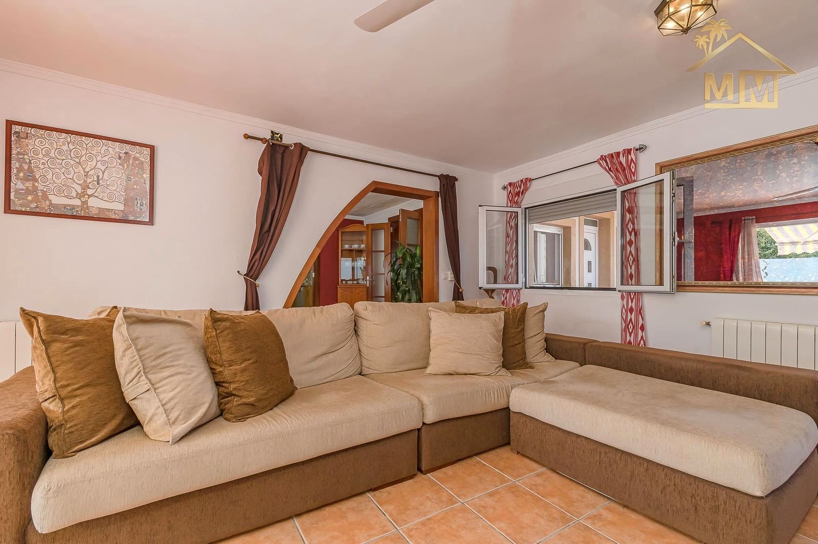 3 soveværelse Villa til salg i Es Castell med swimmingpool - € 590.000 (Ref: 7161555)