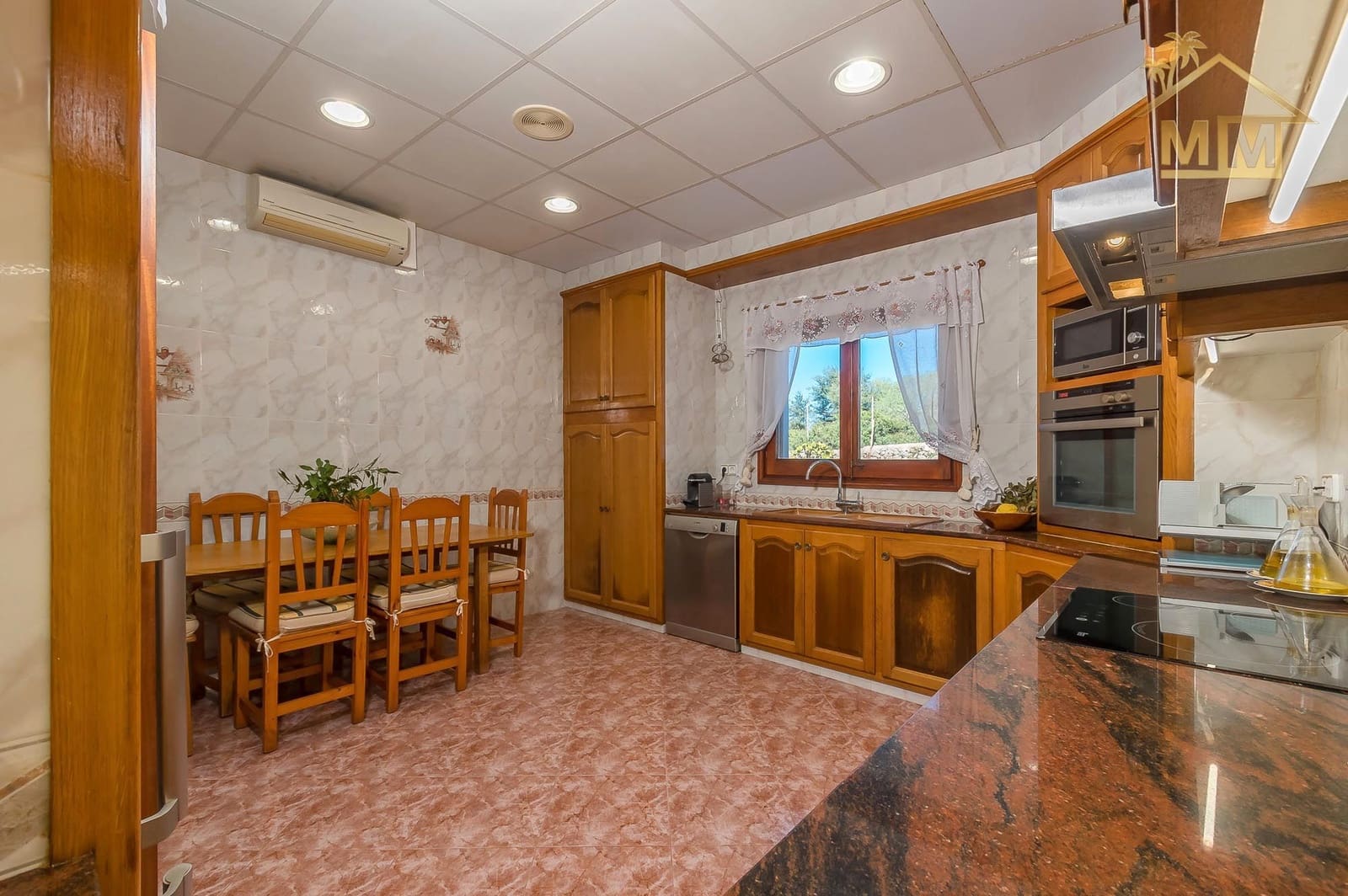 4 soveværelse Villa til salg i La Argentina med swimmingpool garage - € 990.000 (Ref: 7161563)