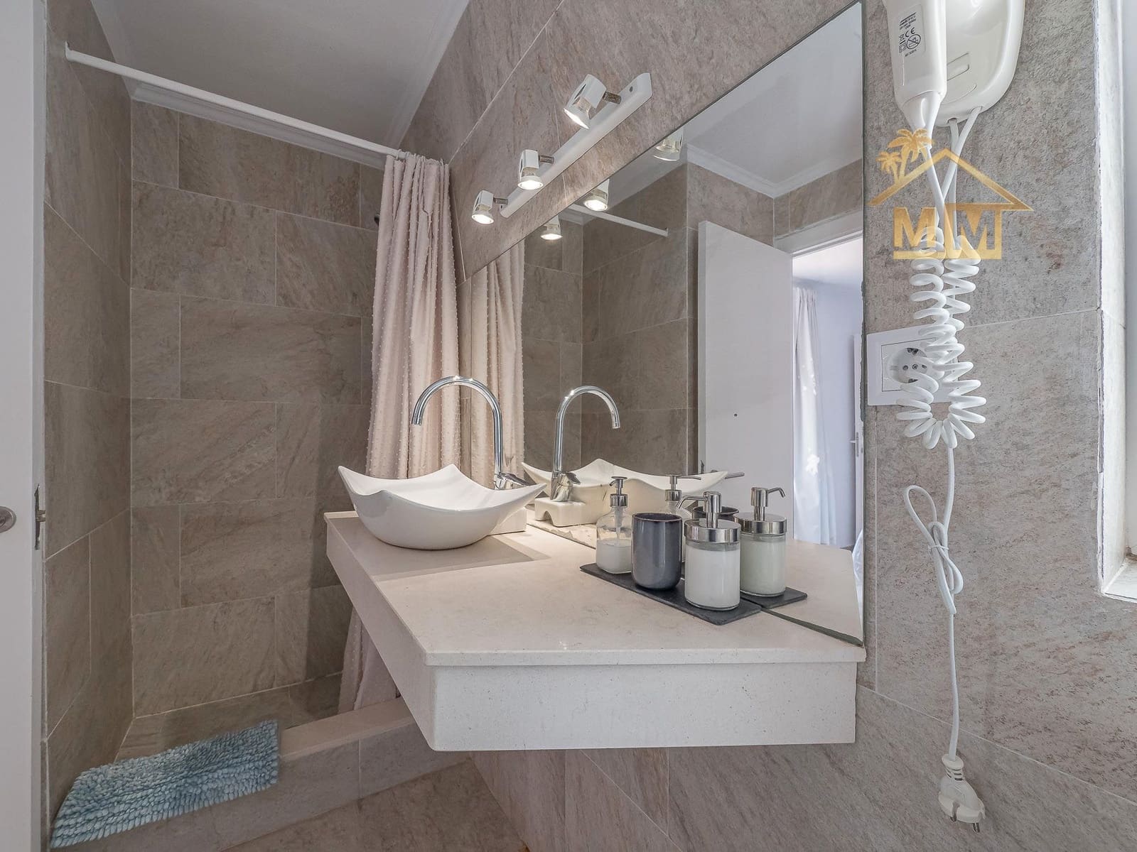 8 quarto Moradia para venda em Es Castell com piscina - 1 250 000 € (Ref: 8880650)