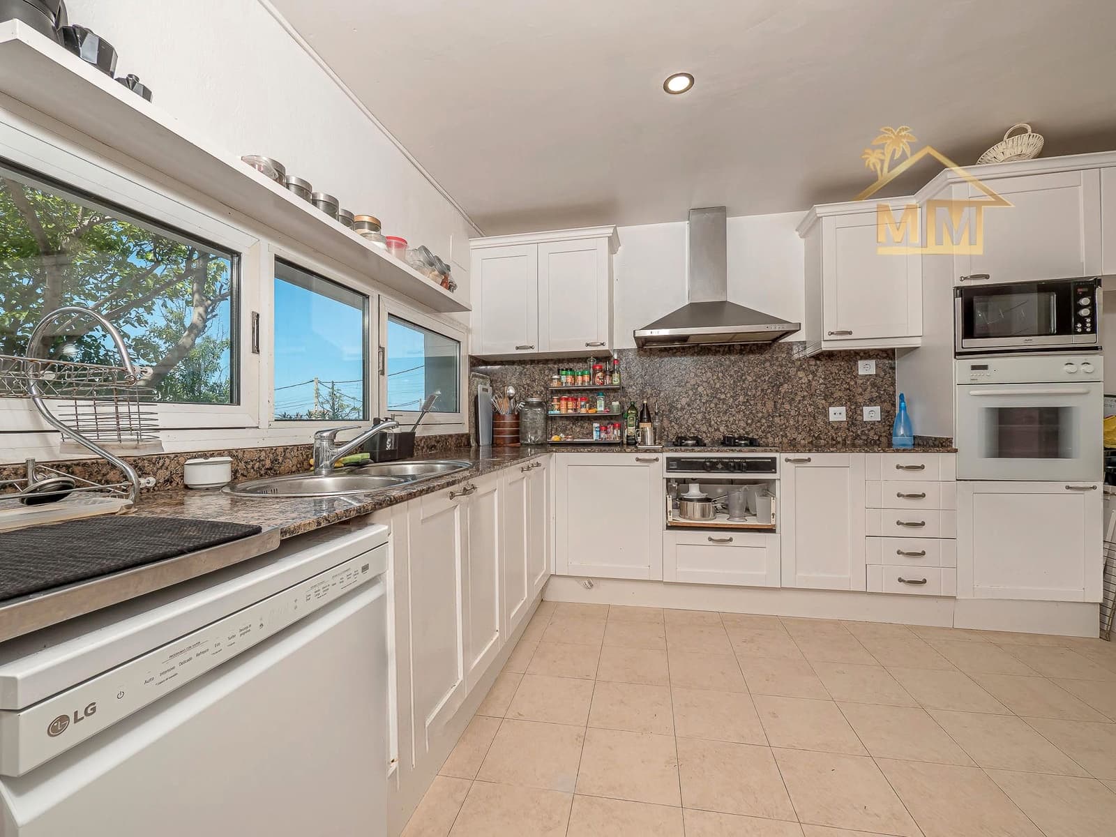 8 quarto Moradia para venda em Es Castell com piscina - 1 250 000 € (Ref: 8880650)