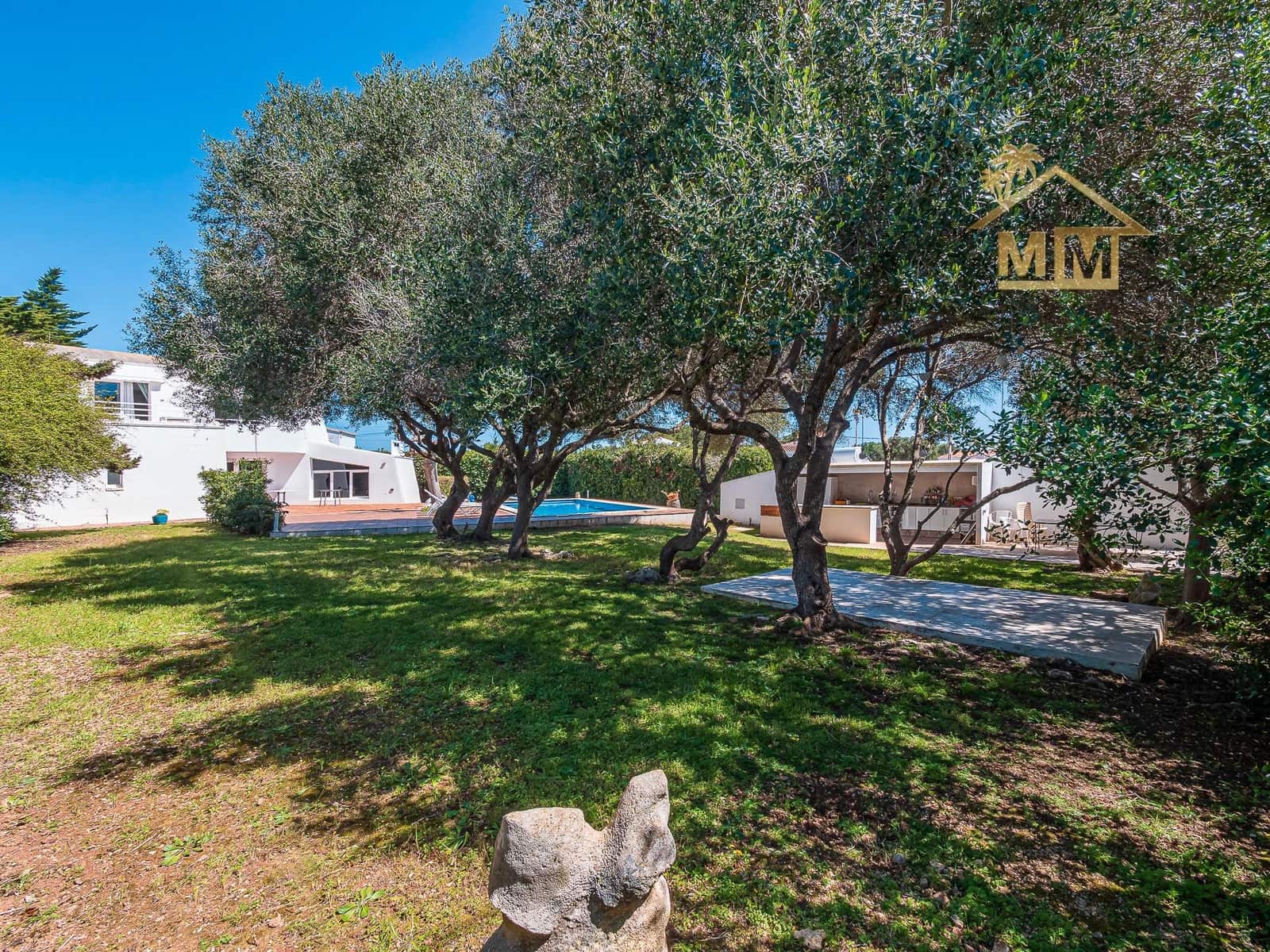 8 quarto Moradia para venda em Es Castell com piscina - 1 250 000 € (Ref: 8880650)