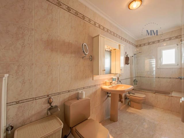 Casa de 6 habitaciones en Es Castell en venta - 520.000 € (Ref: 8882271)