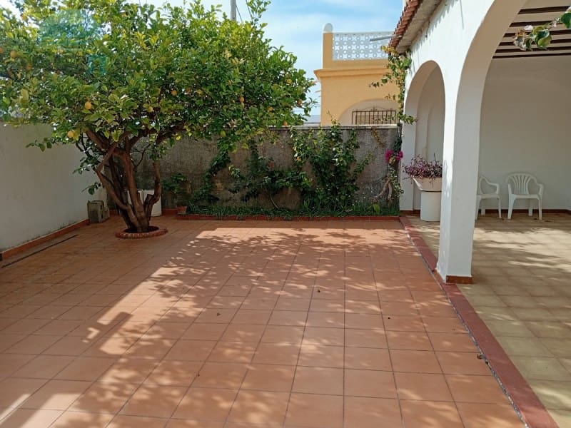 Chalet de 3 habitaciones en Oliva Nova en venta - 300.000 € (Ref: 9412558)