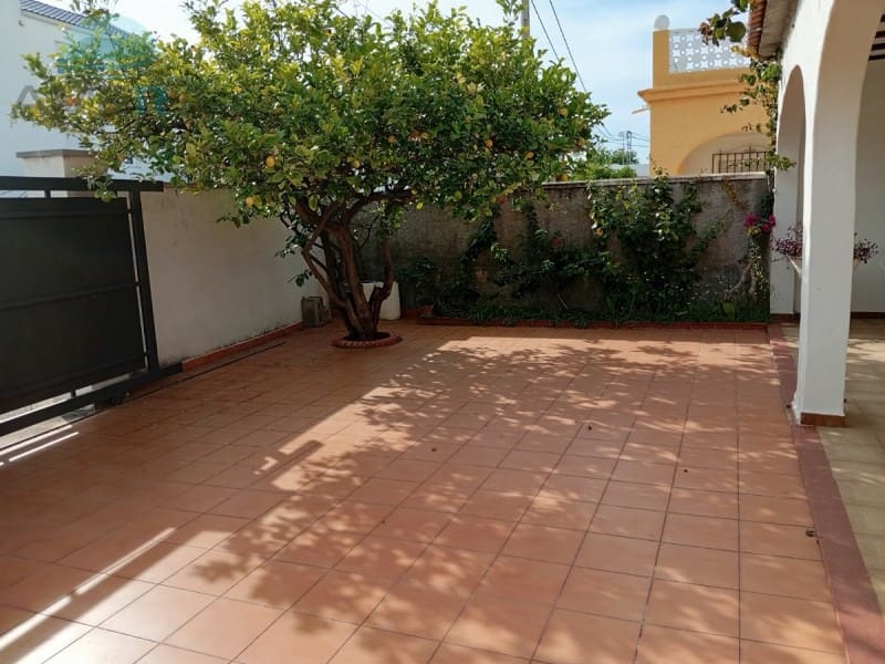 Chalet de 3 habitaciones en Oliva Nova en venta - 300.000 € (Ref: 9412558)