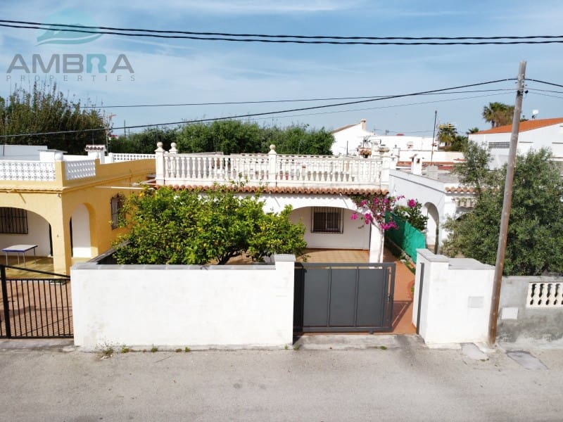 Chalet de 3 habitaciones en Oliva Nova en venta - 300.000 € (Ref: 9412558)