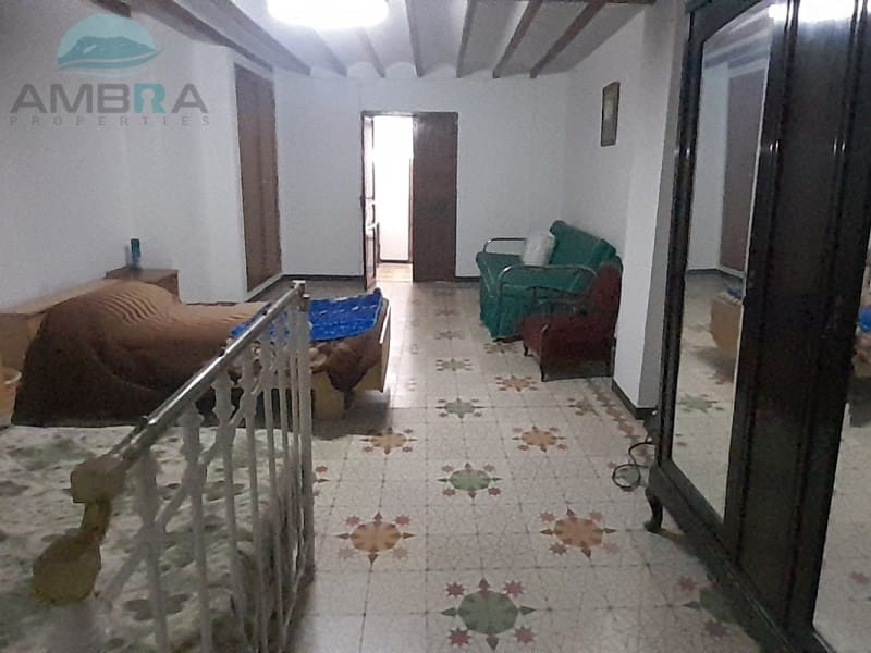 5 bedroom Townhouse for sale in Castell de Castells with garage - € 160,000 (Ref: 9412563)