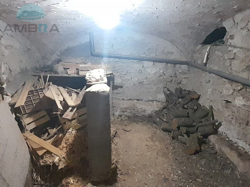 5 bedroom Townhouse for sale in Castell de Castells with garage - € 160,000 (Ref: 9412563)