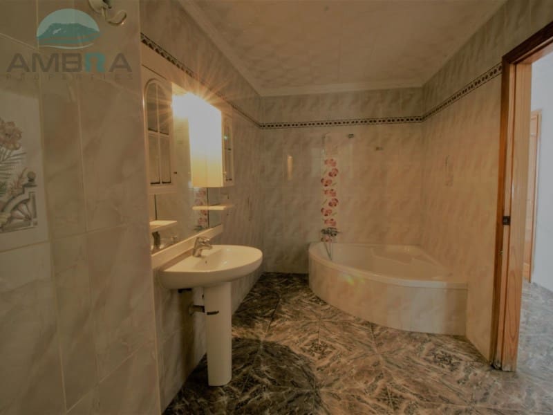 Chalet de 7 habitaciones en Pego en venta - 300.000 € (Ref: 9412571)