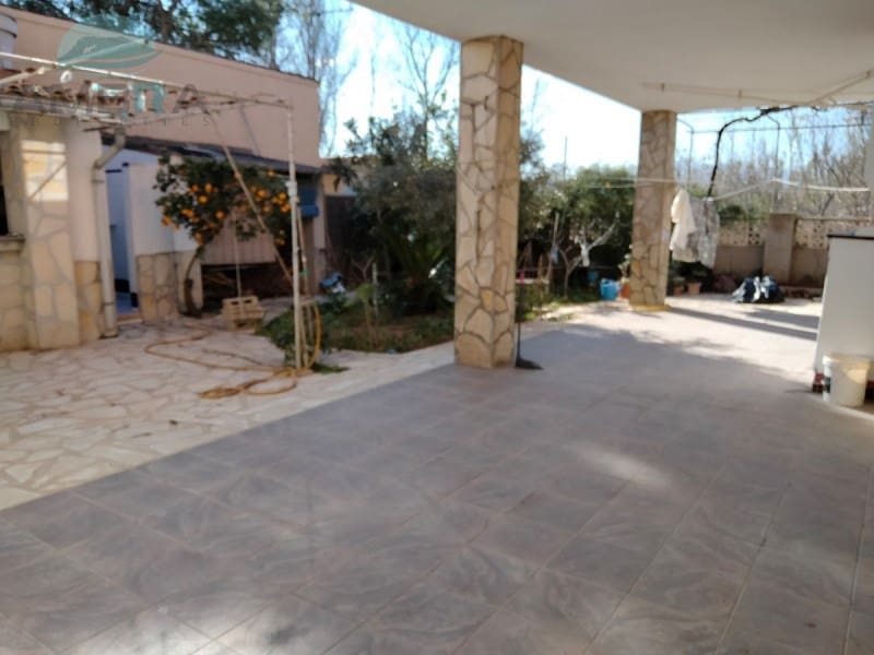 4 bedroom Villa for sale in Oliva with garage - € 380,000 (Ref: 9491472)