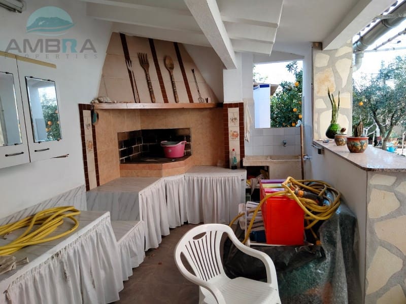 4 bedroom Villa for sale in Oliva with garage - € 380,000 (Ref: 9491472)