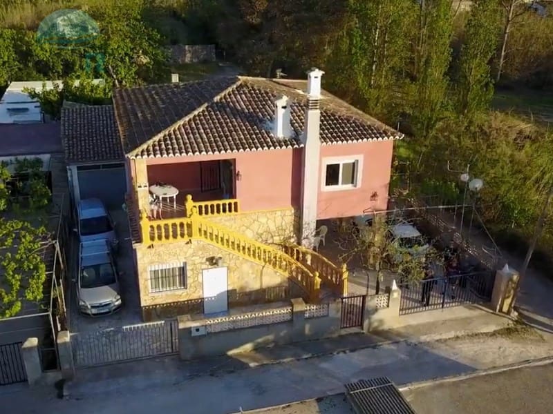 4 bedroom Villa for sale in Oliva with garage - € 380,000 (Ref: 9491472)