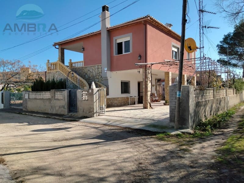 4 bedroom Villa for sale in Oliva with garage - € 380,000 (Ref: 9491472)
