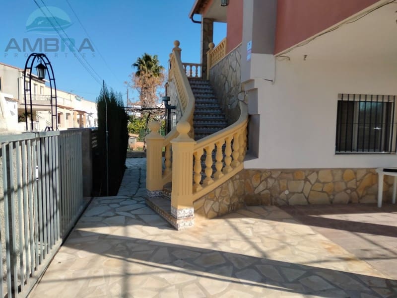 4 bedroom Villa for sale in Oliva with garage - € 380,000 (Ref: 9491472)