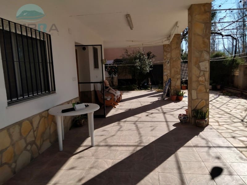 4 bedroom Villa for sale in Oliva with garage - € 380,000 (Ref: 9491472)