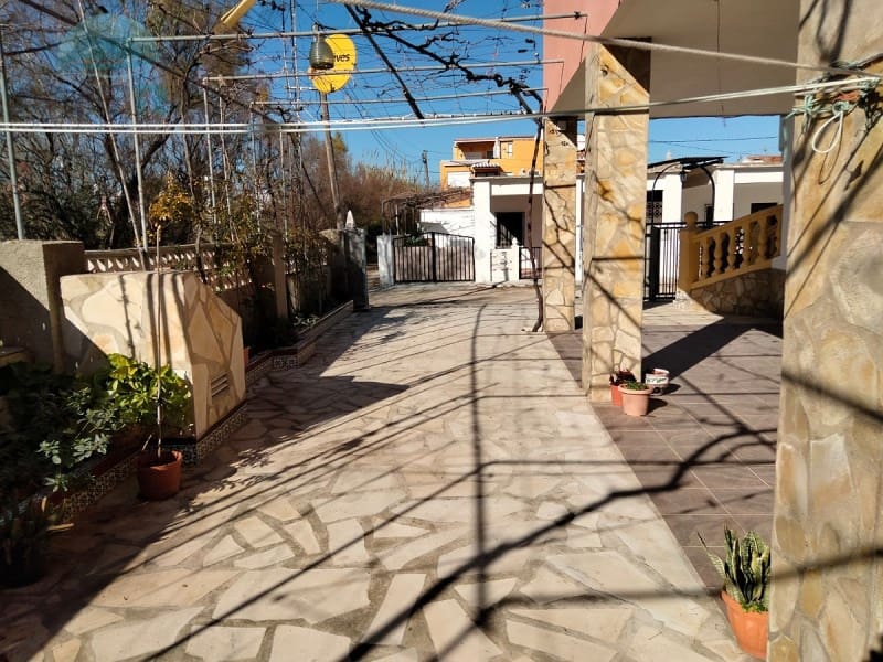 4 bedroom Villa for sale in Oliva with garage - € 380,000 (Ref: 9491472)