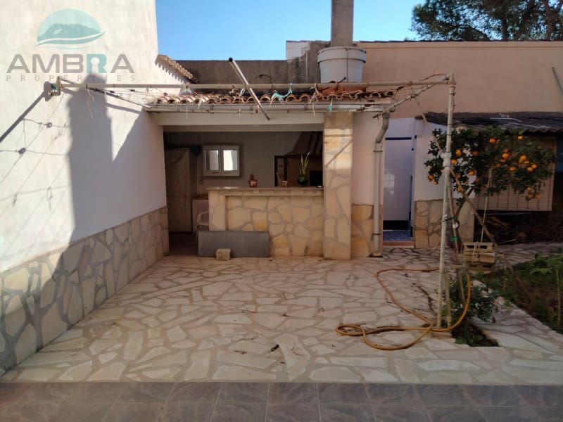 4 bedroom Villa for sale in Oliva with garage - € 380,000 (Ref: 9491472)