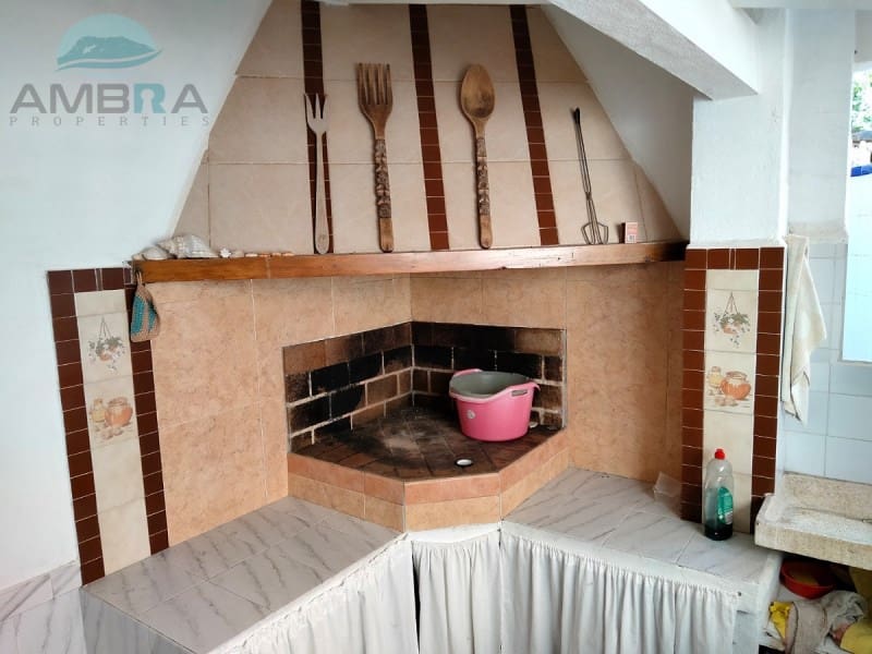 4 bedroom Villa for sale in Oliva with garage - € 380,000 (Ref: 9491472)