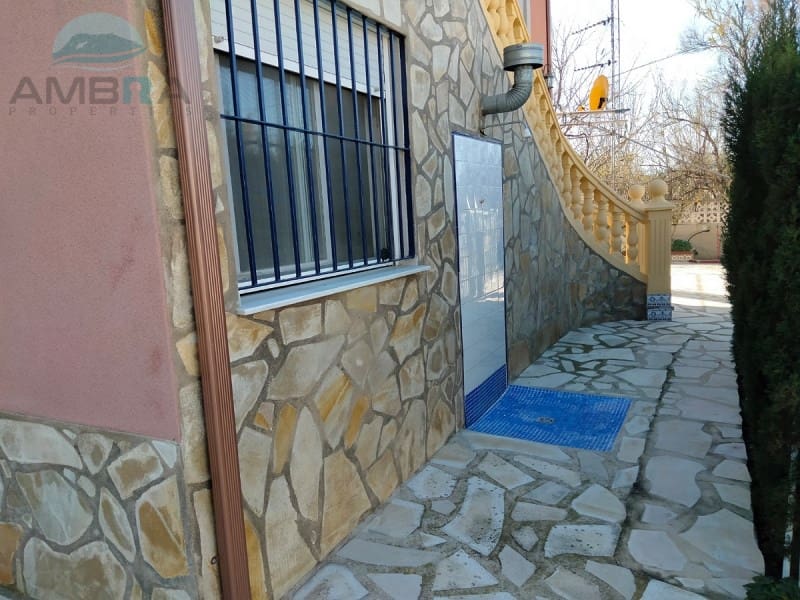 4 bedroom Villa for sale in Oliva with garage - € 380,000 (Ref: 9491472)