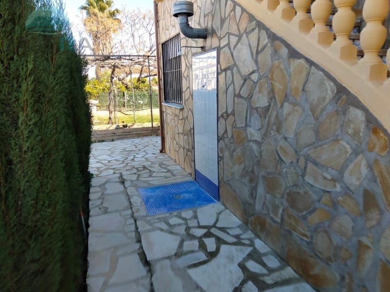 4 bedroom Villa for sale in Oliva with garage - € 380,000 (Ref: 9491472)