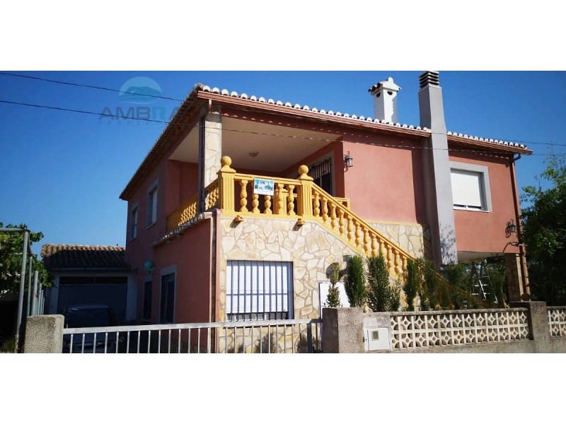 4 bedroom Villa for sale in Oliva with garage - € 380,000 (Ref: 9491472)