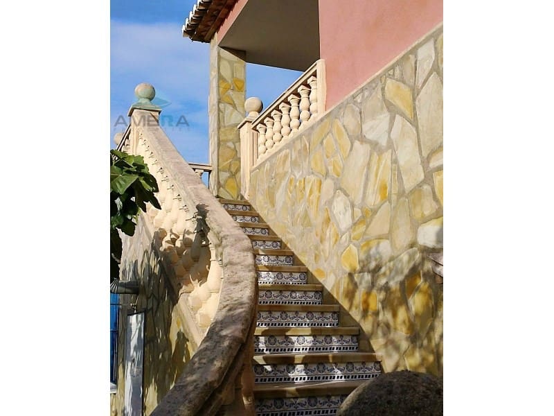 4 bedroom Villa for sale in Oliva with garage - € 380,000 (Ref: 9491472)