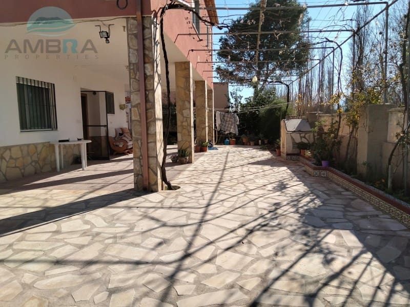 4 bedroom Villa for sale in Oliva with garage - € 380,000 (Ref: 9491472)