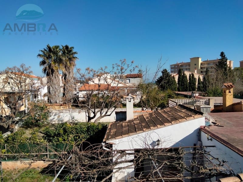 4 bedroom Villa for sale in Oliva with garage - € 380,000 (Ref: 9491472)