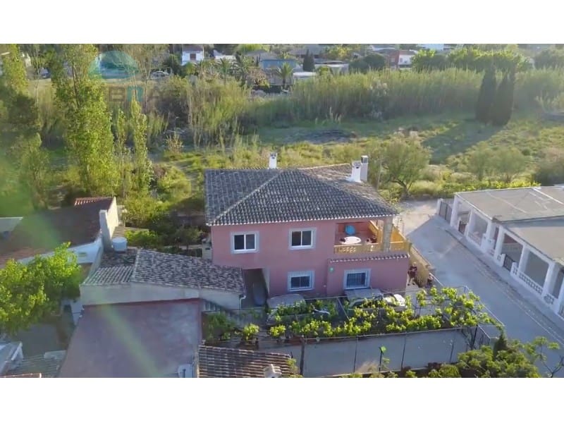 4 bedroom Villa for sale in Oliva with garage - € 380,000 (Ref: 9491472)