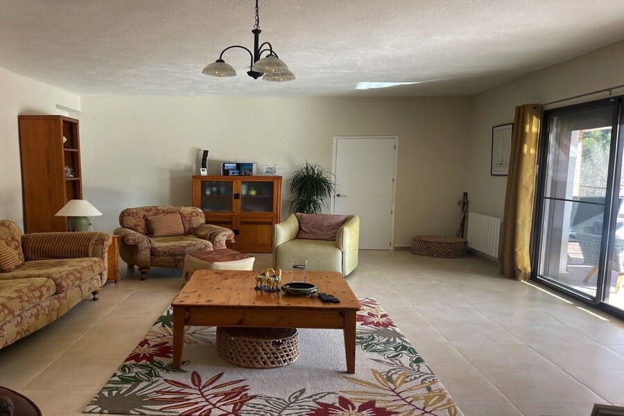 4 bedroom Finca/Country House for sale in Huescar with pool garage - € 275,000 (Ref: 10009705)