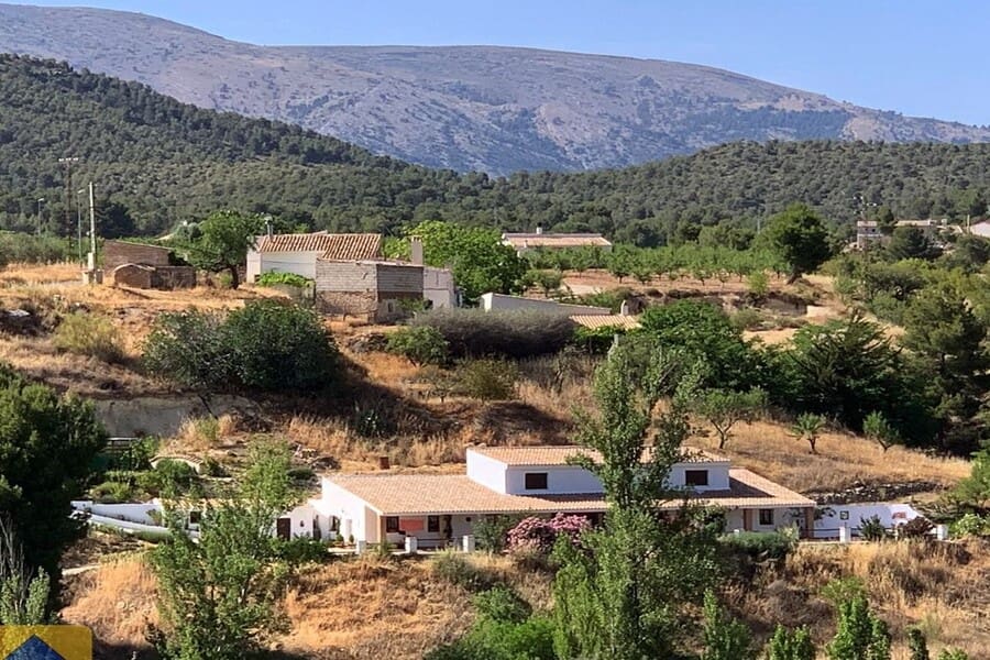 4 bedroom Finca/Country House for sale in Huescar with pool garage - € 275,000 (Ref: 10009705)