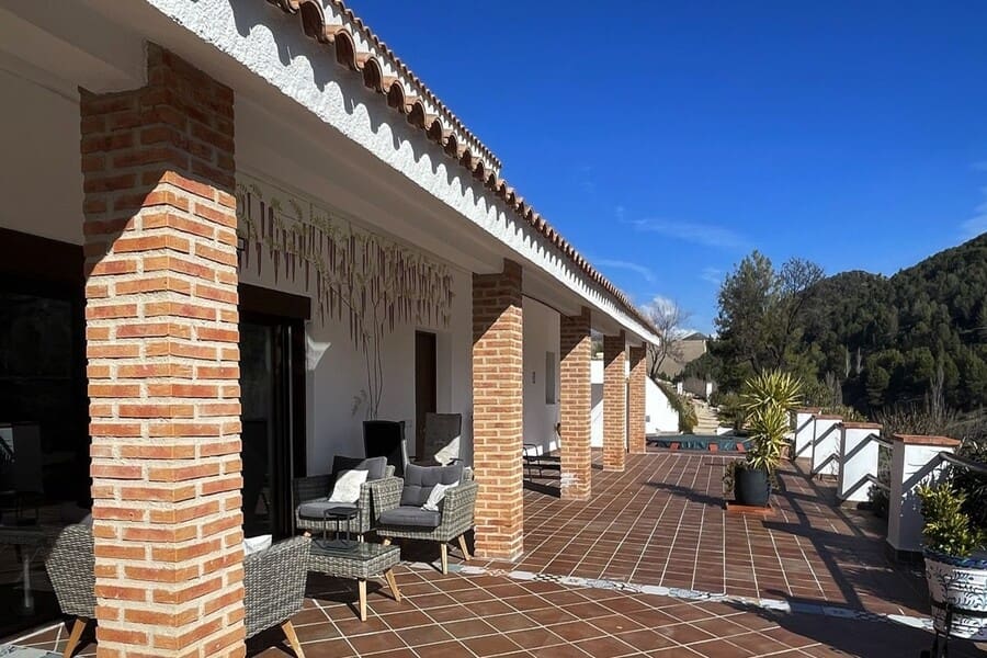 4 bedroom Finca/Country House for sale in Huescar with pool garage - € 275,000 (Ref: 10009705)