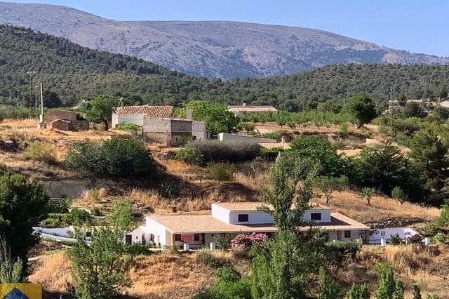 4 bedroom Finca/Country House for sale in Huéscar with pool garage - € 275,000 (Ref: 10009705)