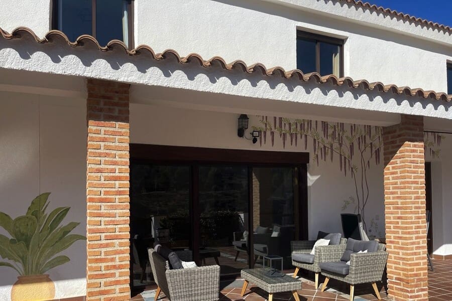 4 bedroom Finca/Country House for sale in Huescar with pool garage - € 275,000 (Ref: 10009705)