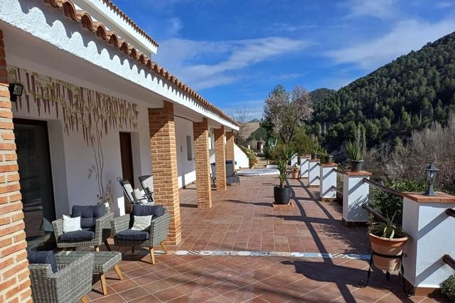 4 bedroom Finca/Country House for sale in Huéscar with pool garage - € 275,000 (Ref: 10009705)