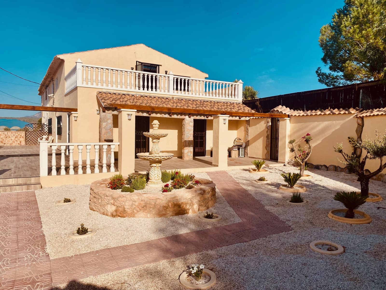 6 soveværelse Villa til salg i Barinas med swimmingpool garage - € 471.950 (Ref: 10014746)