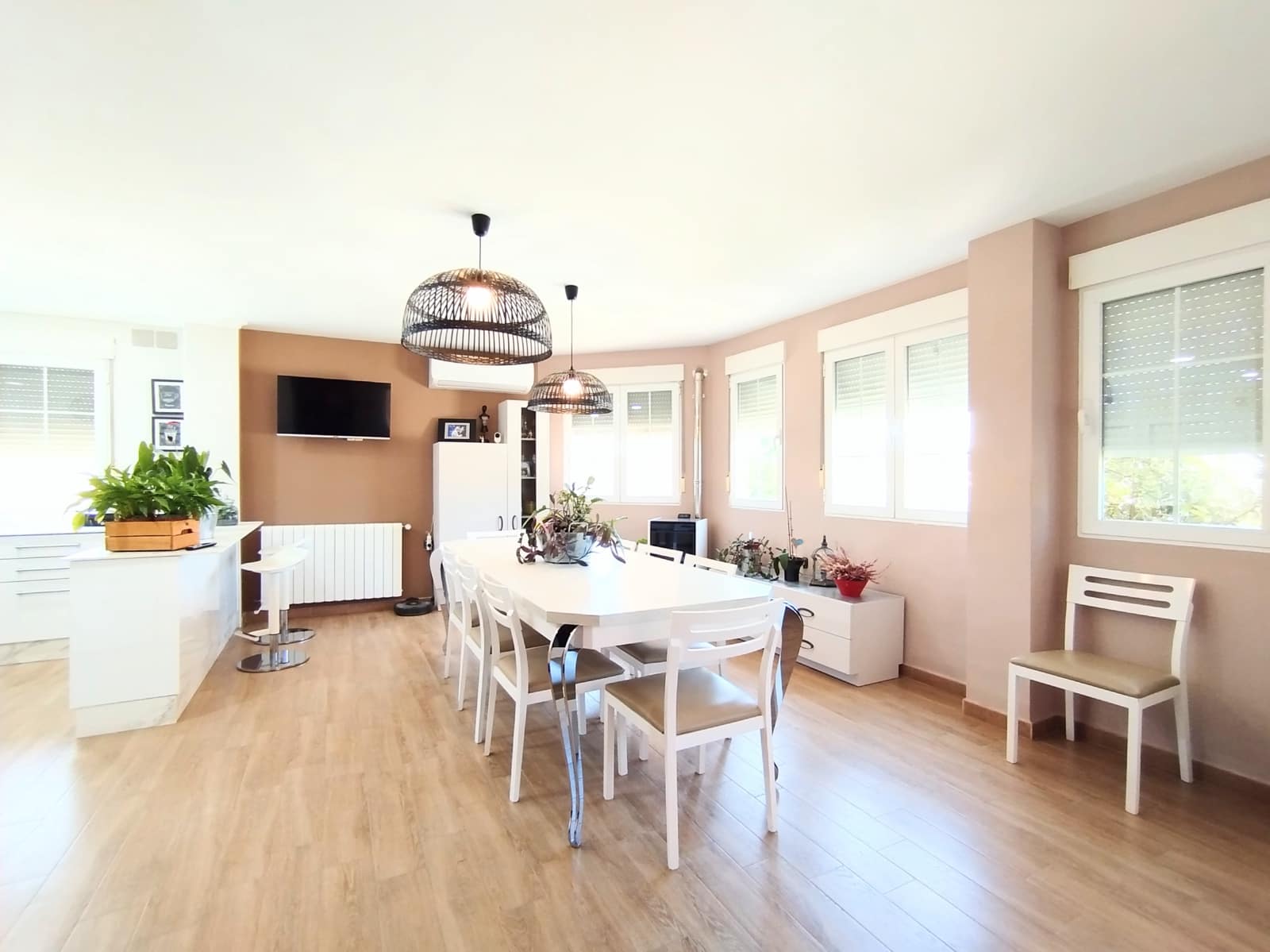 4 bedroom Villa for sale in Yecla with pool garage - € 685,000 (Ref: 10029865)