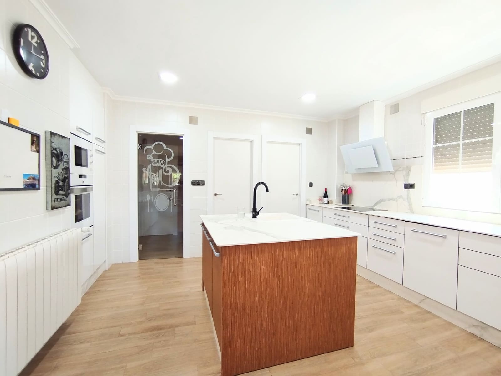 4 bedroom Villa for sale in Yecla with pool garage - € 685,000 (Ref: 10029865)