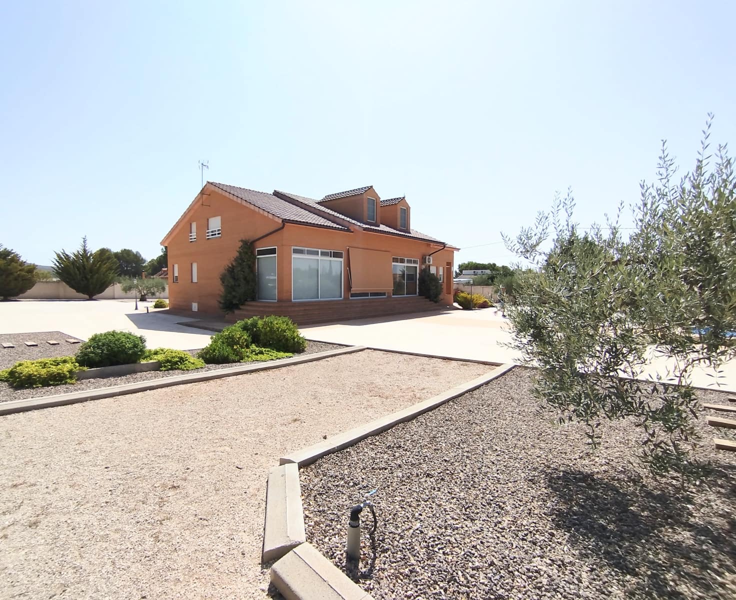 4 bedroom Villa for sale in Yecla with pool garage - € 685,000 (Ref: 10029865)