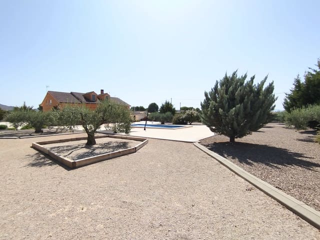 4 bedroom Villa for sale in Yecla with pool garage - € 685,000 (Ref: 10029865)