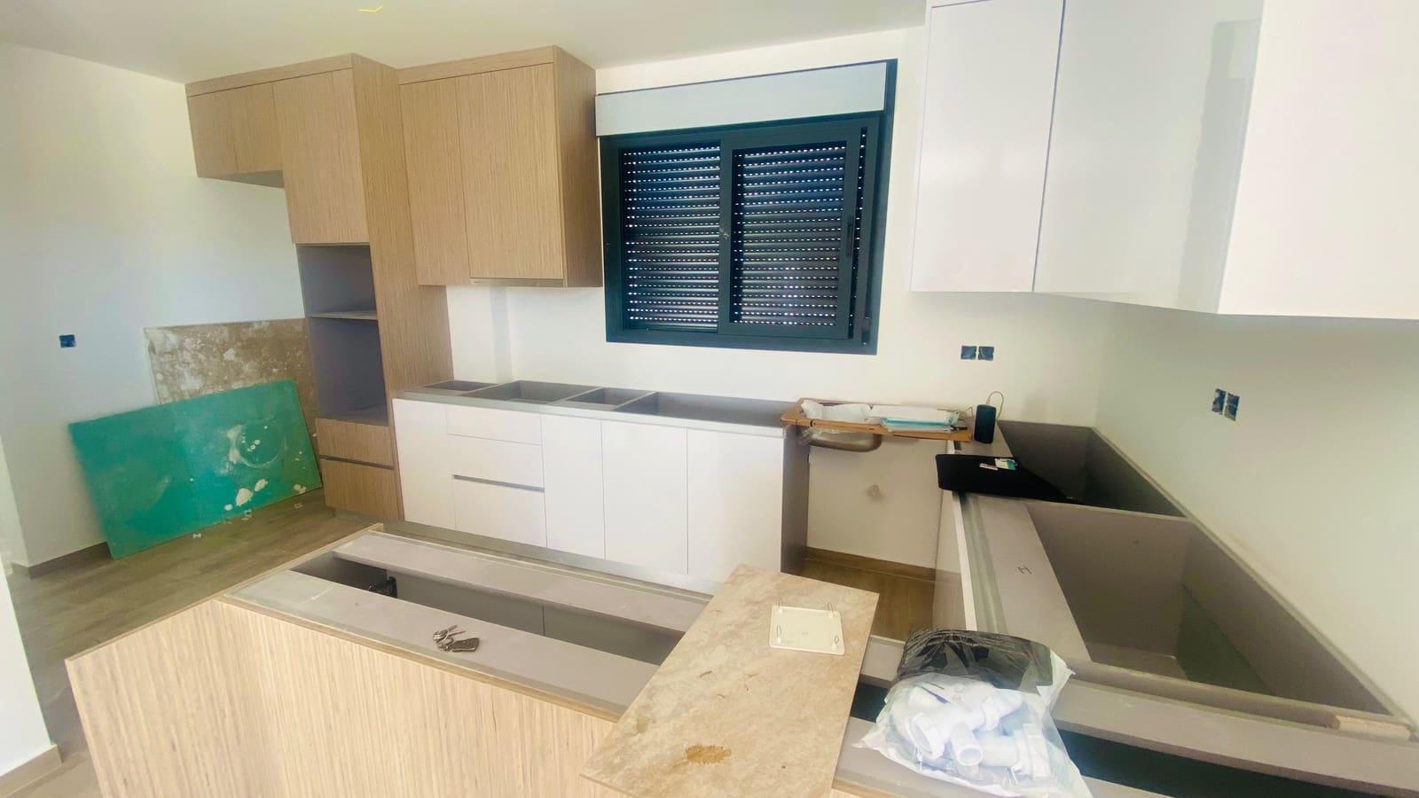 3 makuuhuone Huvila myytävänä paikassa Abanilla mukana uima-altaan - 359 950 € (Ref: 10071024)