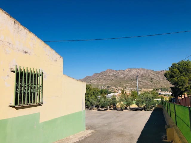 4 chambre Finca/Maison de Campagne à vendre à Yecla avec garage - 151 000 € (Ref: 7767002)