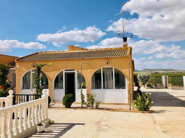 4 Zimmer Finca/Landgut zu verkaufen in Yecla mit Pool Garage - 275.000 € (Ref: 7833872)