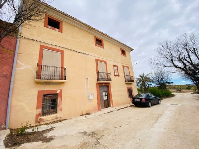 8 soveværelse Semi-Rækkehus til salg i Pinoso - € 205.000 (Ref: 8207030)